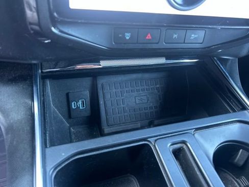 Used 2022 Ford F150 Lightning Platinum AWD/4WD image 28