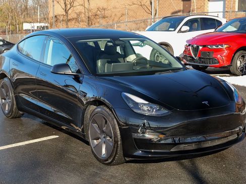 Used 2023 Tesla Model 3 Standard Range image 9