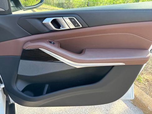 Used 2024 BMW X5 xDrive40i w/ Premium Package image 32