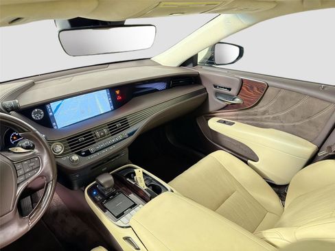 Used 2020 Lexus LS 500 w/ Interior Upgrade Package RWD image 23