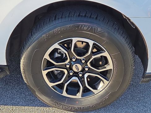 Certified 2024 Ford Expedition XLT image 7