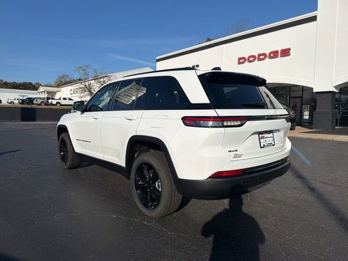 New 2025 Jeep Grand Cherokee Altitude image 6