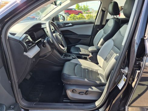 Certified 2023 Volkswagen Taos SEL AWD/4WD image 18