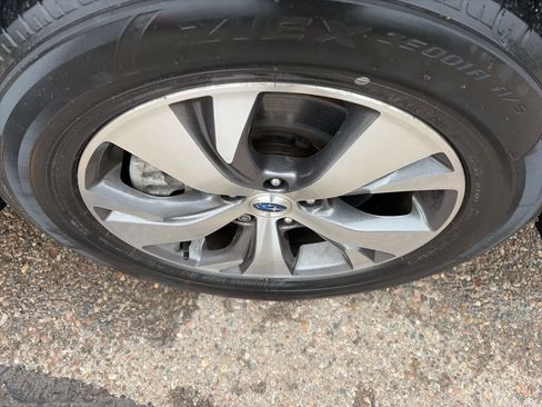 Used 2023 Subaru Ascent Premium w/ Convenience Package image 9