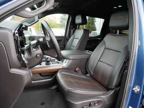 Certified 2024 Chevrolet Silverado 1500 High Country w/ Technology Package image 34