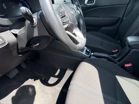 Used 2025 Hyundai Venue SEL FWD image 34