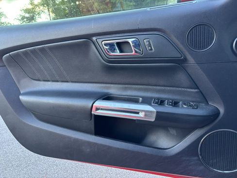 Used 2015 Ford Mustang Premium image 10