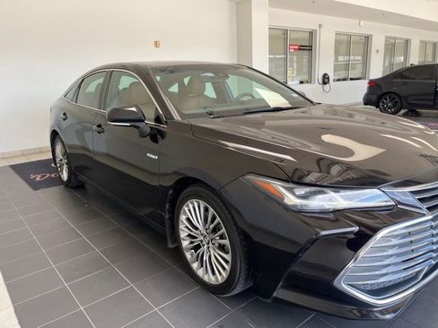 Used 2019 Toyota Avalon Limited FWD image 6