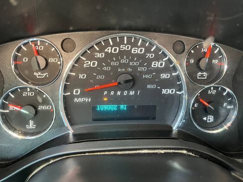 Used 2017 Chevrolet Express 2500 image 24