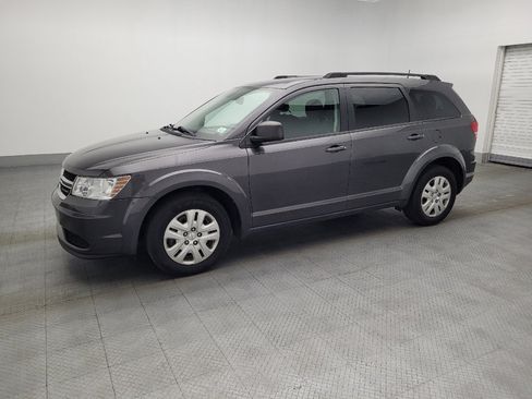 Used 2019 Dodge Journey SE image 2
