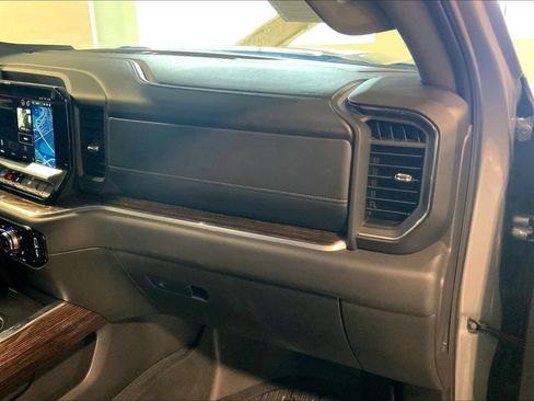 Used 2025 GMC Sierra 1500 Elevation w/ Elevation Premium Package AWD/4WD image 18