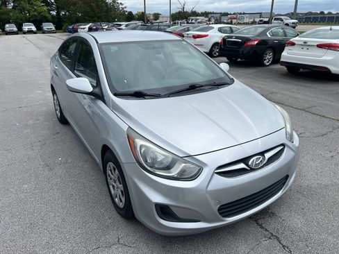 Used 2013 Hyundai Accent GLS FWD image 4