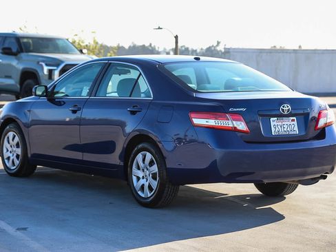 Used 2010 Toyota Camry LE image 7