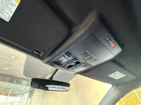 Used 2020 Volkswagen Atlas Cross Sport SE w/ Panoramic Sunroof Package FWD image 32