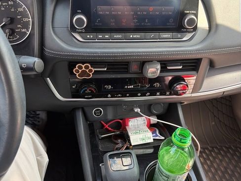 Used 2023 Nissan Rogue SV w/ SV Premium B Package image 20