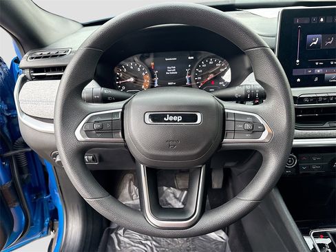 Used 2024 Jeep Compass Sport image 11
