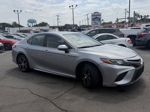 Used 2020 Toyota Camry SE FWD image 4