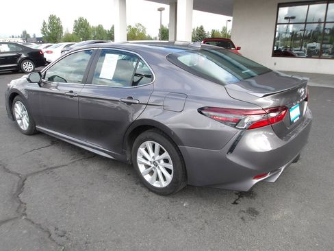 Used 2023 Toyota Camry SE FWD image 3