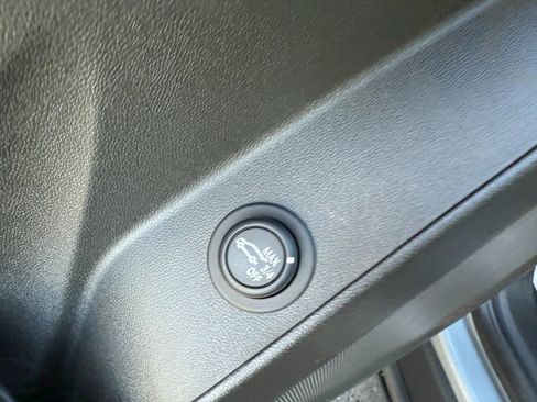 Used 2024 Chevrolet Equinox LT image 24