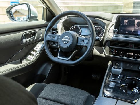 Used 2024 Nissan Rogue SV FWD image 28
