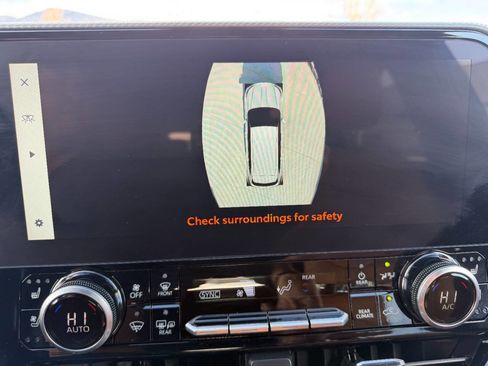 Used 2024 Toyota Highlander Platinum image 42