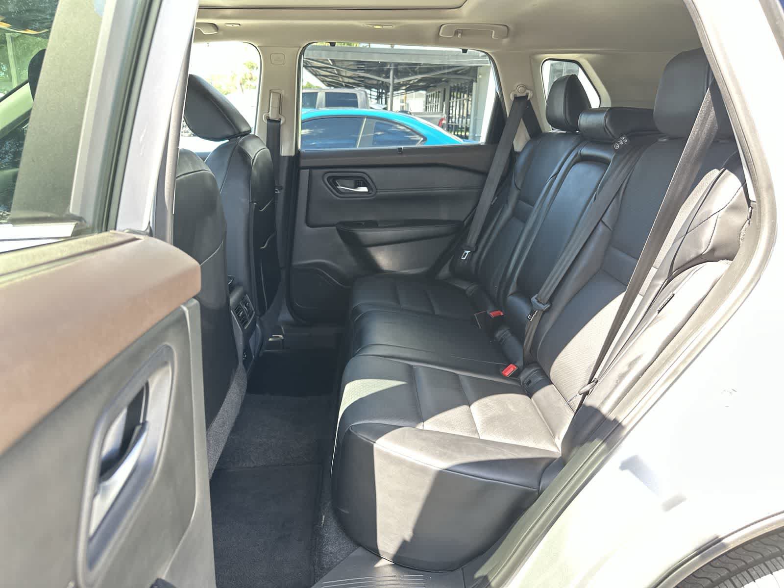 Used 2023 Nissan Rogue SV w/ SV Premium B Package FWD image 4