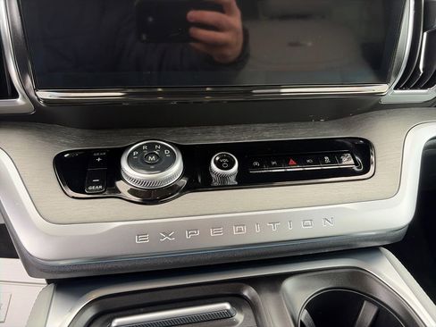 Used 2025 Ford Expedition Max Platinum image 28