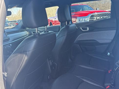 Used 2024 Jeep Compass Latitude w/ Sun and Sound Group image 27