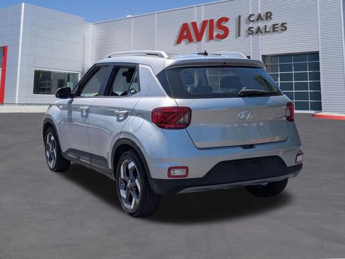 Used 2025 Hyundai Venue SEL FWD image 9