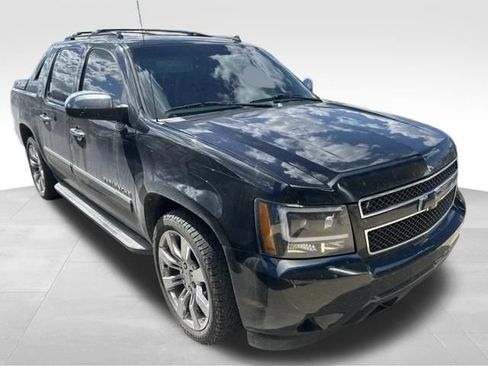 Used 2012 Chevrolet Avalanche LTZ AWD/4WD image 4