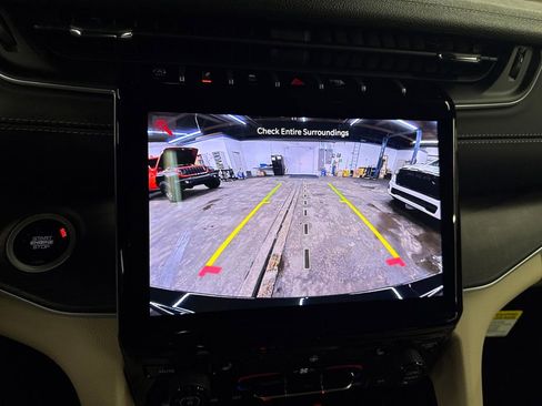 New 2025 Jeep Grand Cherokee Limited w/ Black Appearance Package image 20