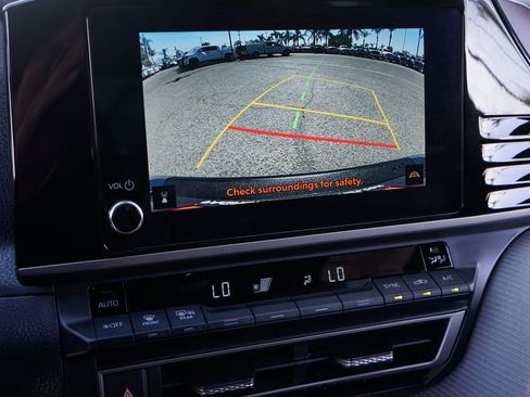 Used 2025 Toyota Camry SE image 28