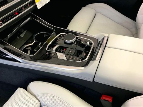 New 2026 BMW X7 xDrive40i w/ M Sport Package image 7