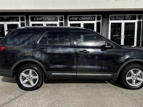 Used 2019 Ford Explorer XLT w/ Equipment Group 201A image 6