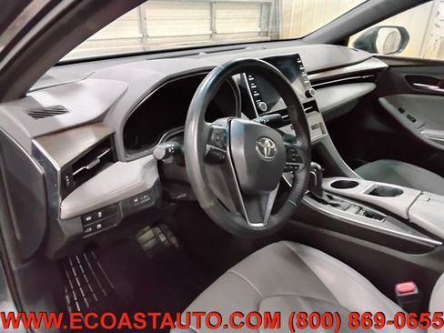 Used 2022 Toyota Avalon XLE FWD image 11