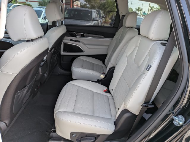 Certified 2025 Kia Telluride SX Prestige AWD/4WD image 16
