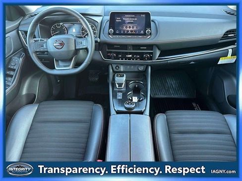 Used 2025 Nissan Rogue SV image 13