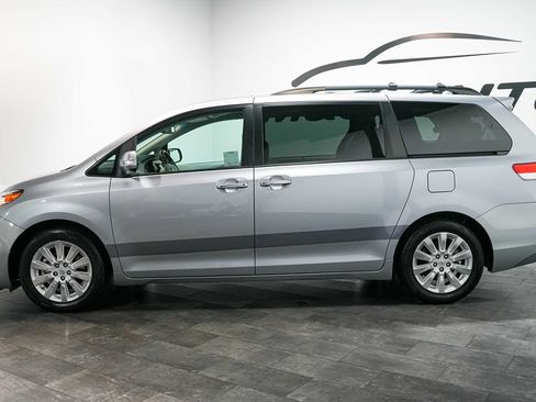 Used 2013 Toyota Sienna Limited w/ Premium Pkg FWD image 3