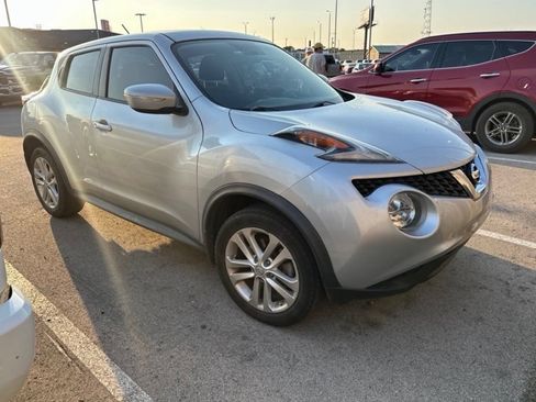 Used 2016 Nissan Juke S FWD image 3