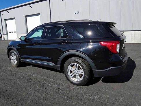 Used 2022 Ford Explorer XLT image 6