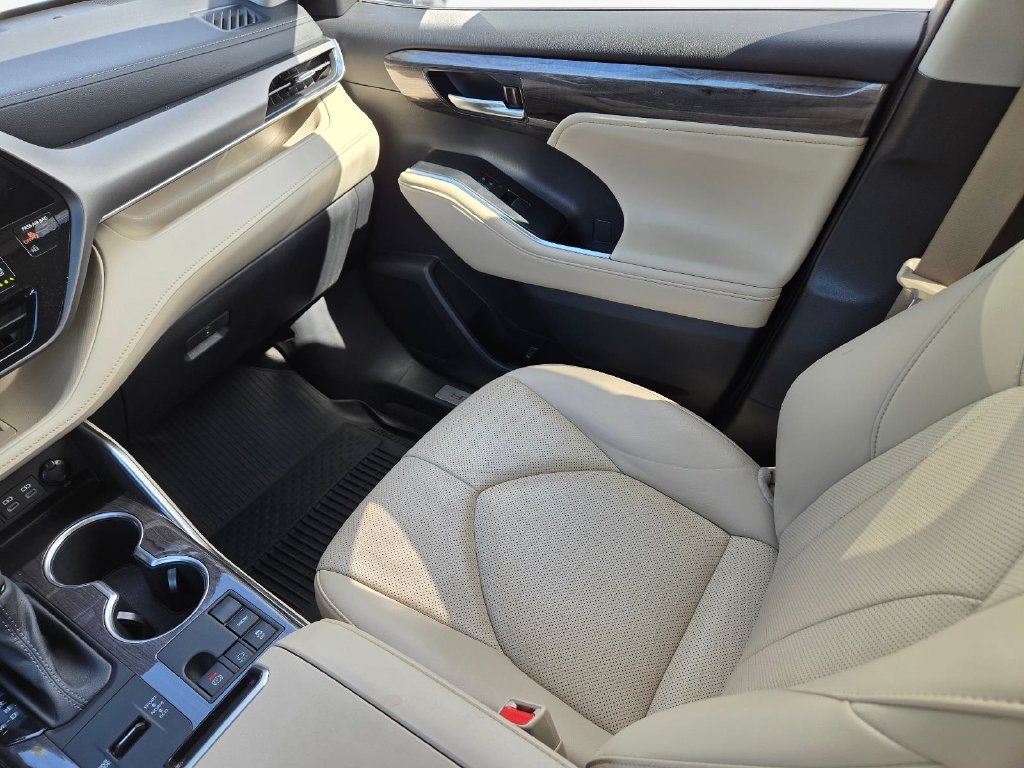 Used 2023 Toyota Highlander Limited FWD image 22