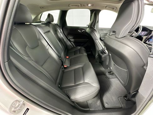 Used 2022 Volvo XC60 B5 Inscription w/ Protection Package Premier image 29