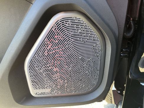 New 2026 GMC Hummer EV SUV w/ LPO, Roof Cross Rail Package image 32