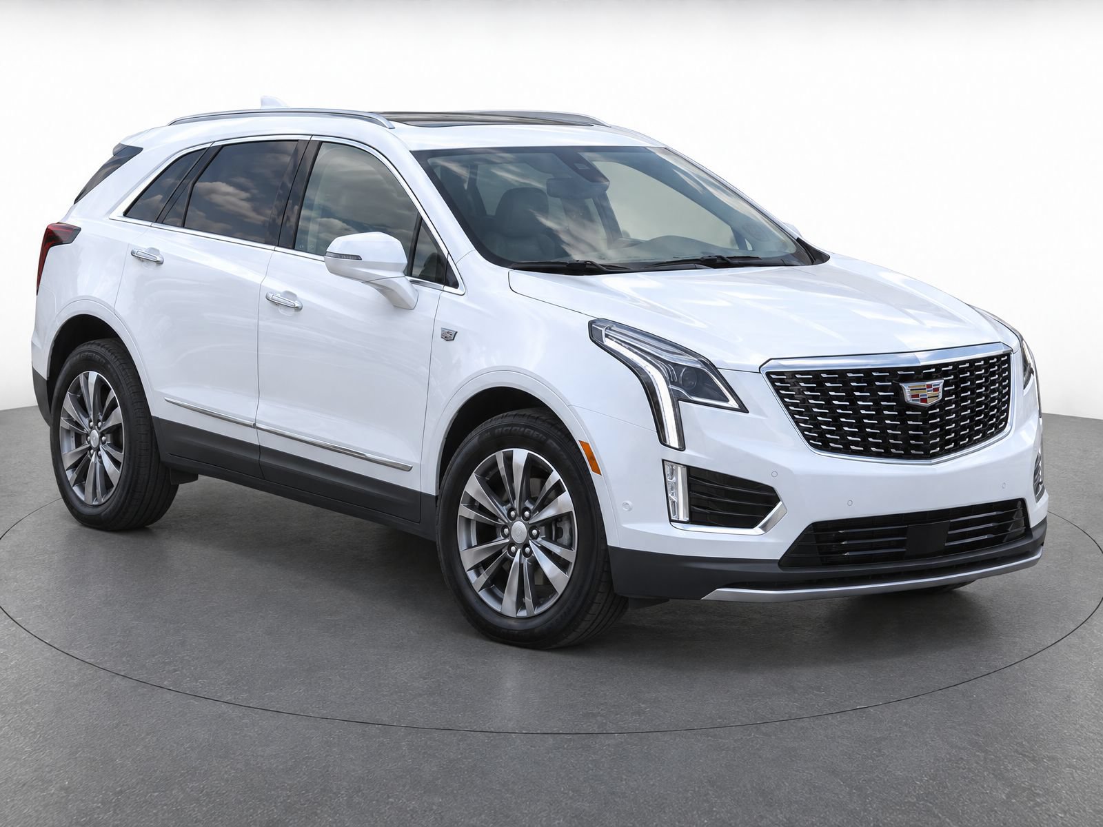 Used 2024 Cadillac XT5 Premium Luxury w/ Technology Package FWD image 2