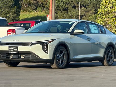 New 2026 Kia K4 LXS image 8