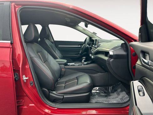 Used 2024 Nissan Altima 2.5 SR image 10