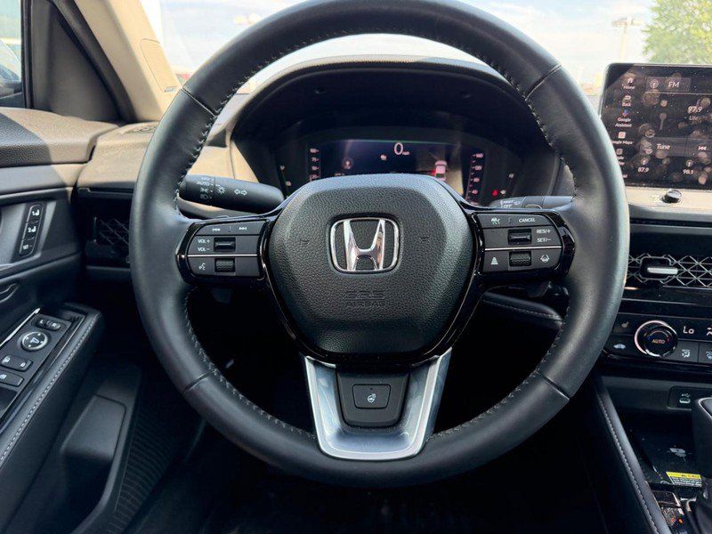 Used 2025 Honda Accord Touring image 11