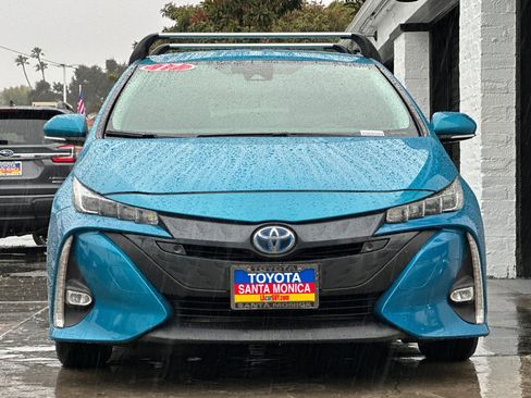Used 2017 Toyota Prius Prime Advanced w/ Carpet Mat Package image 9