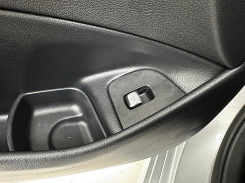 Used 2018 Mercedes-Benz E 300 4MATIC image 31