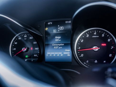 Used 2020 Mercedes-Benz C 300 4MATIC Sedan image 21